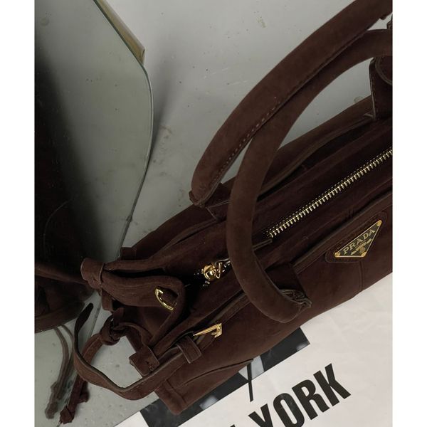 Сумка жіноча Prada Medium Suede Tote Bag, шоколадна 20558-2 фото