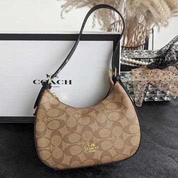 Сумка жіноча багет Coach, бежева 20450-1 фото
